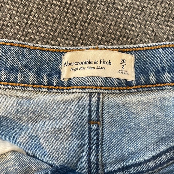 Abercrombie medium wash high rise mom shorts Size 25 - Picture 3 of 3